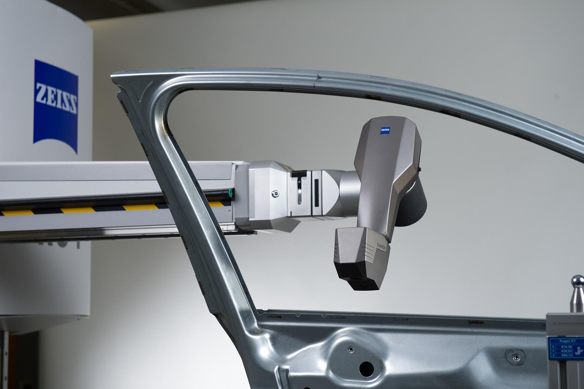  Ölçüm esnasında ZEISS EagleEye navigasyon cihazı