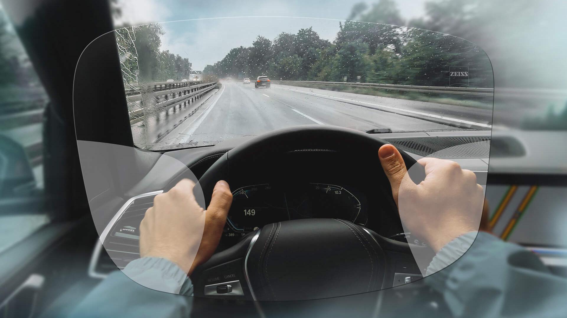 ZEISS DriveSafe Progresif Individual Gözlük Camlarının Görselleştirilmesi. Görüntü, gözlük camlarından görünümü gösterir. 