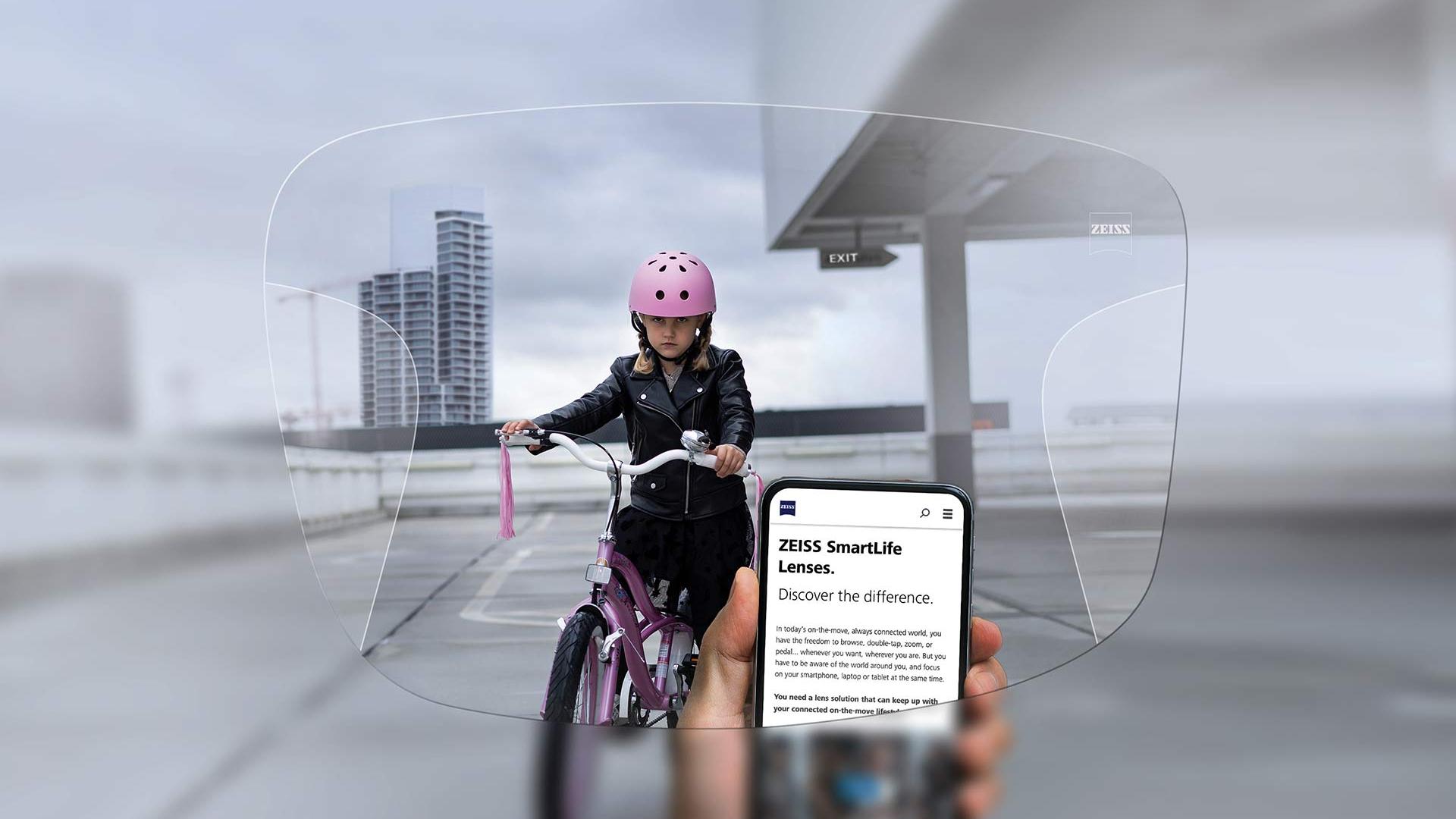 ZEISS SmartLife Progresif Individual Gözlük Camlarının Görselleştirilmesi. Görüntü, gözlük camların görünümü gösterir.