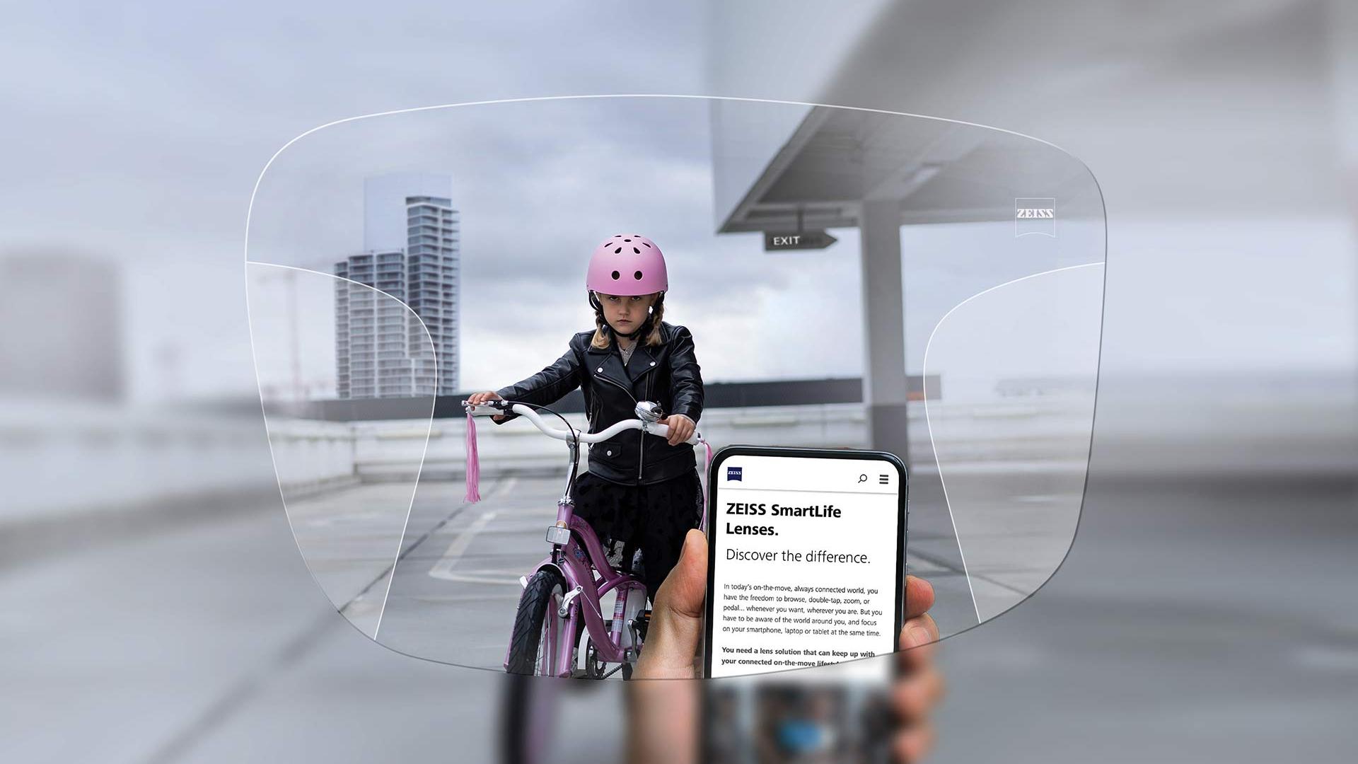 ZEISS SmartLife Progresif Süper Camların Görselleştirilmesi. Görüntü, gözlük camların görünümü gösterir.