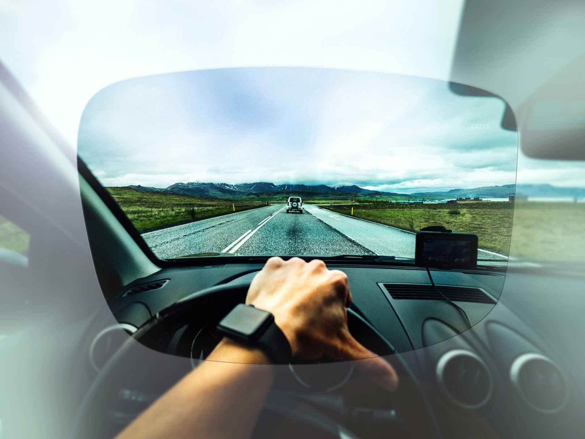 Drive Collection'dan ZEISS Gözlük Camı ile sokağın ve manzaranın sürücü açısından net görünümü