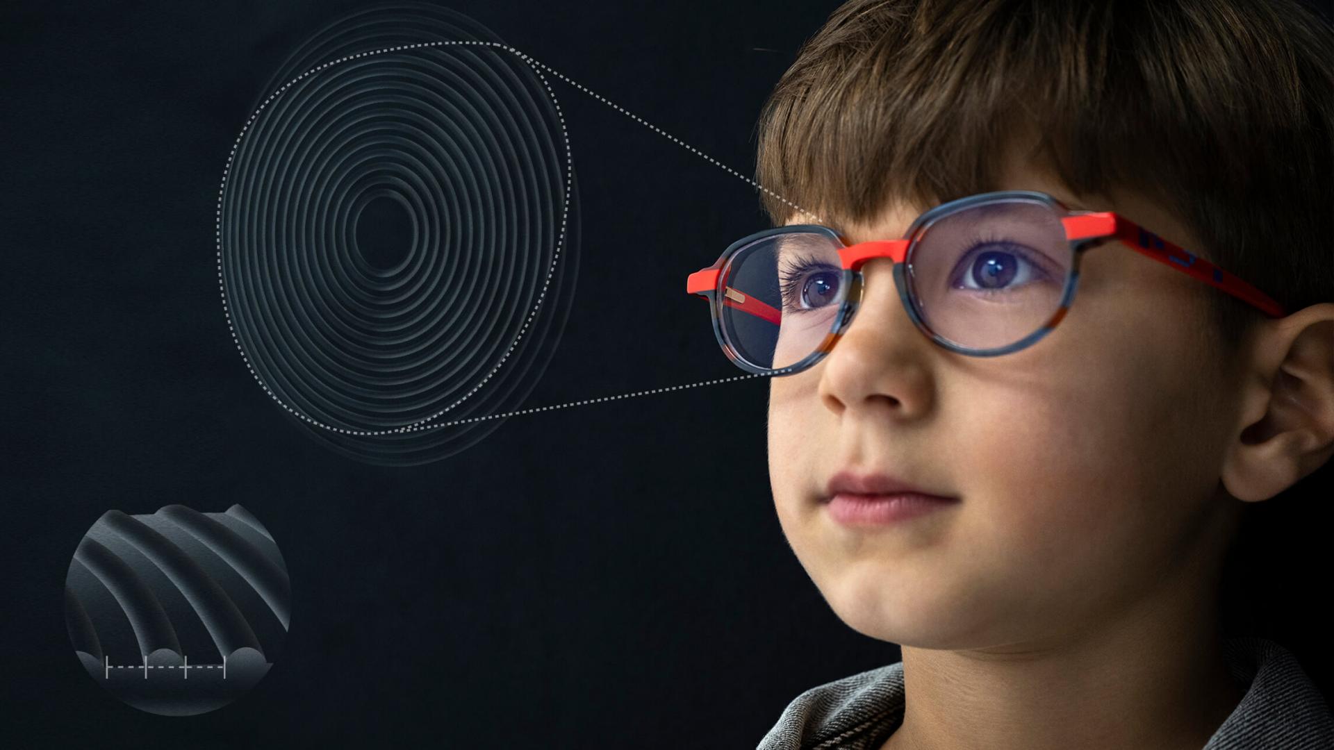 Çocuklarda miyopi yönetimi için ZEISS MyoCare lens tasarımının yakın çekim çizimi.